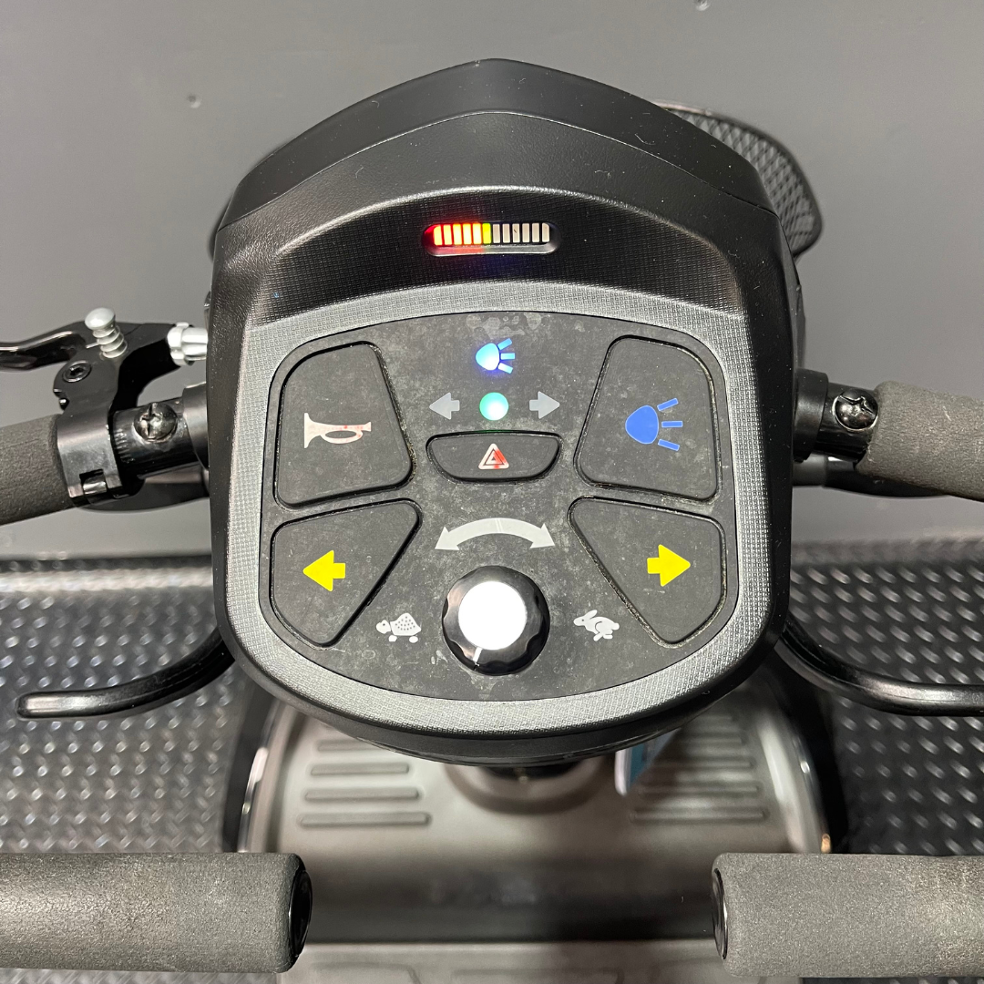 Kymco Komfy 8 Mid Size Black Electric Mobility Scooter 8mph - Humber Mobility Centre