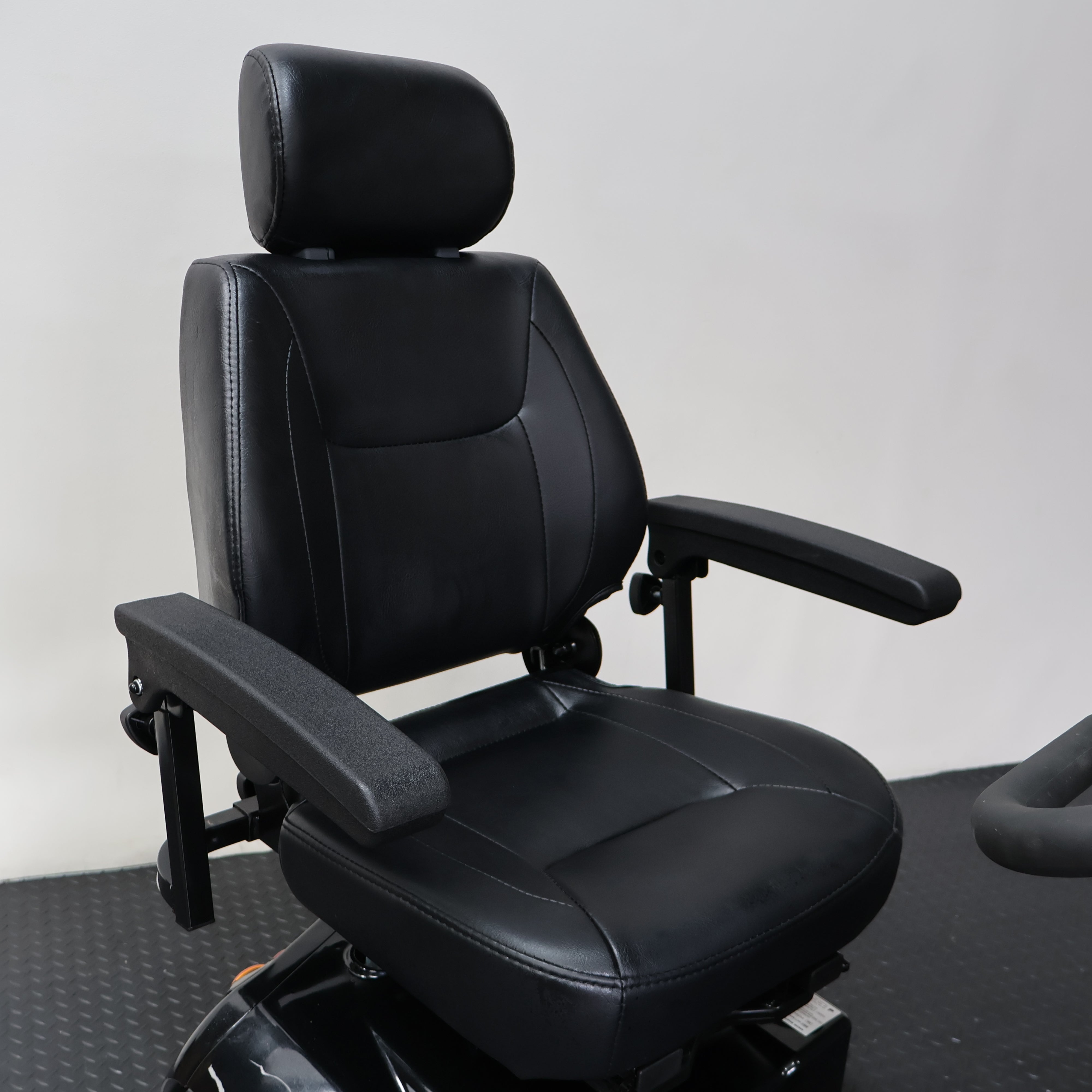 HMC 8 Series Midi 850M Mobility Scooter 8mph - Humber Mobility Centre