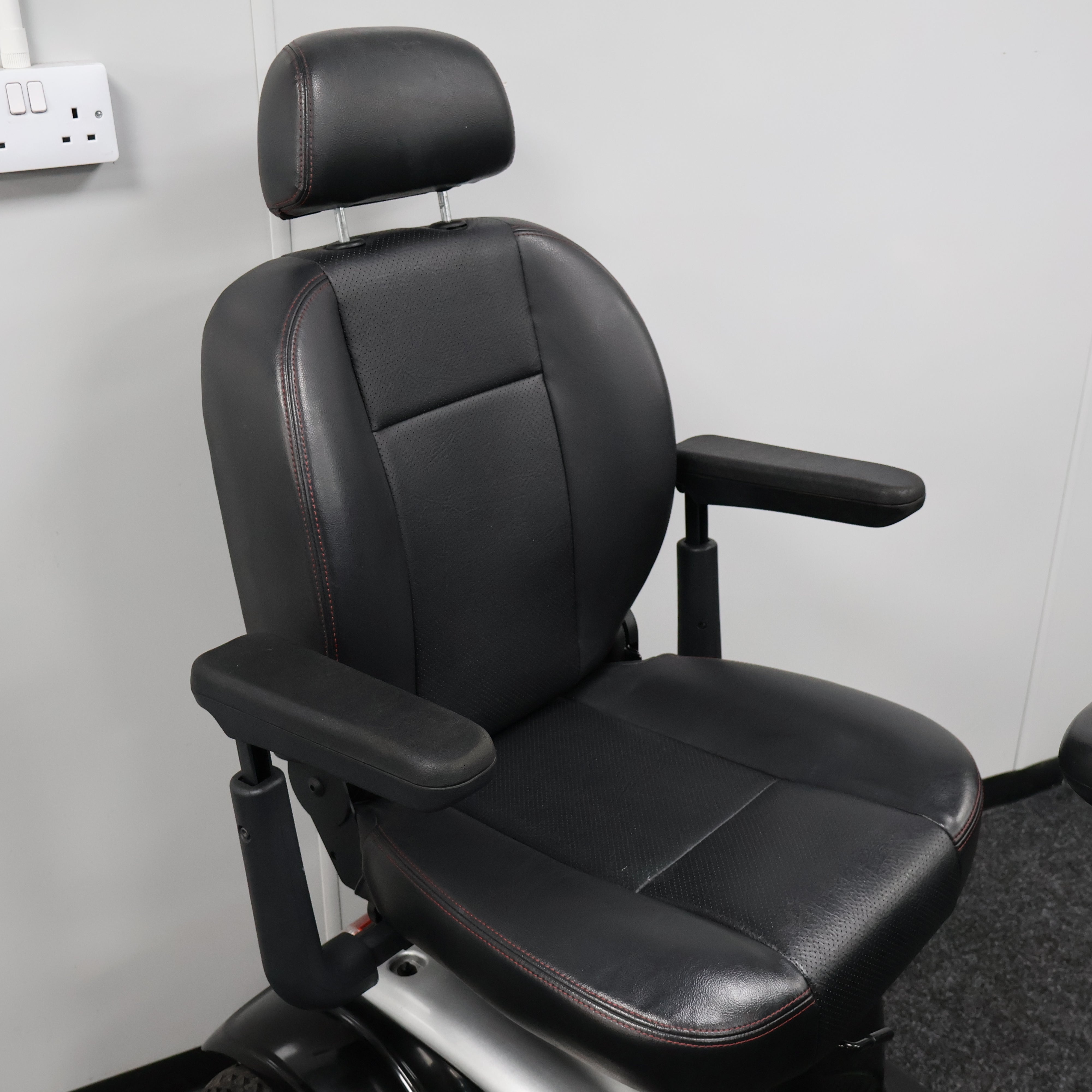 Kymco Maxi XLS Black Electric Mobility Scooter 8mph - Humber Mobility Centre