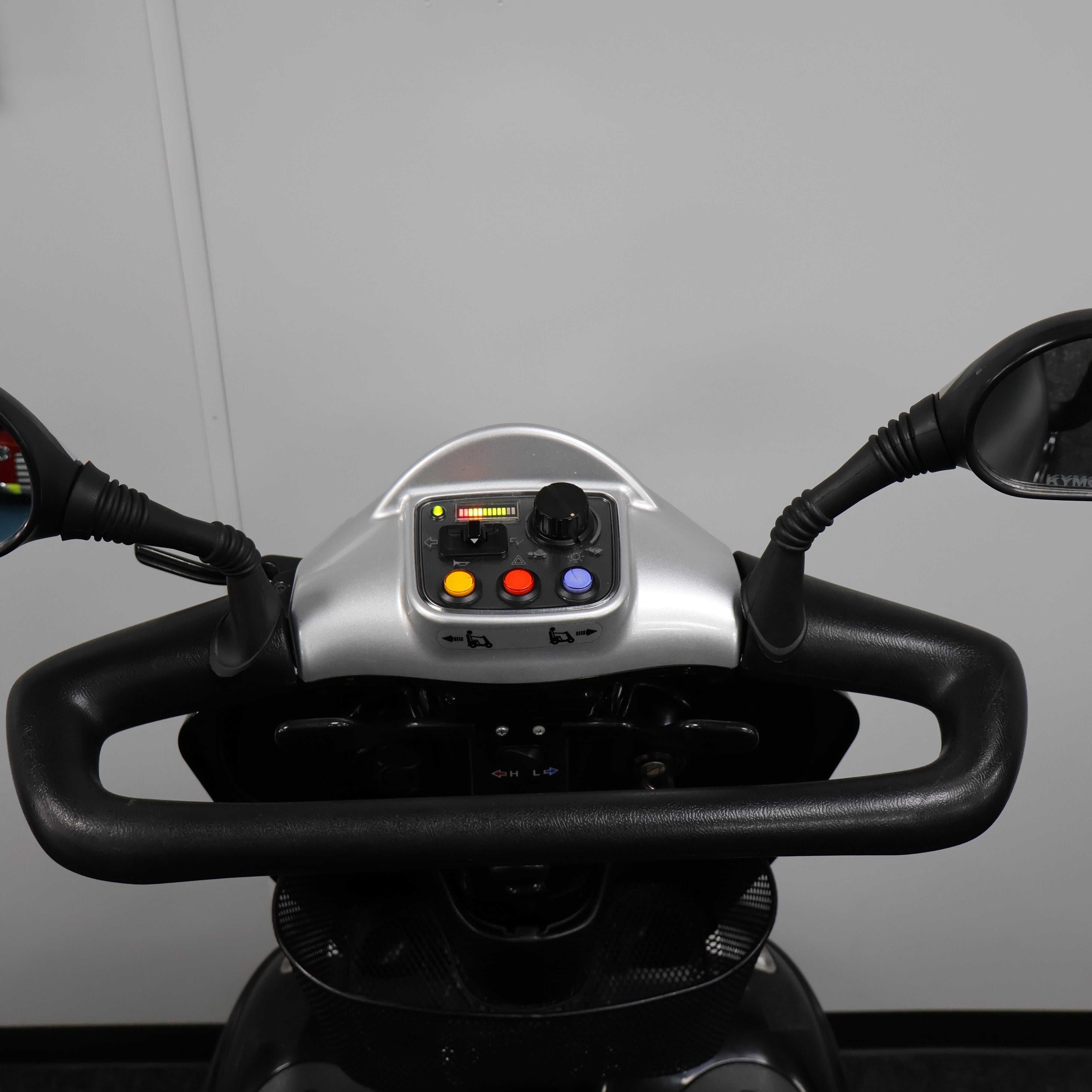 Kymco Maxi XLS Black Electric Mobility Scooter 8mph - Humber Mobility Centre