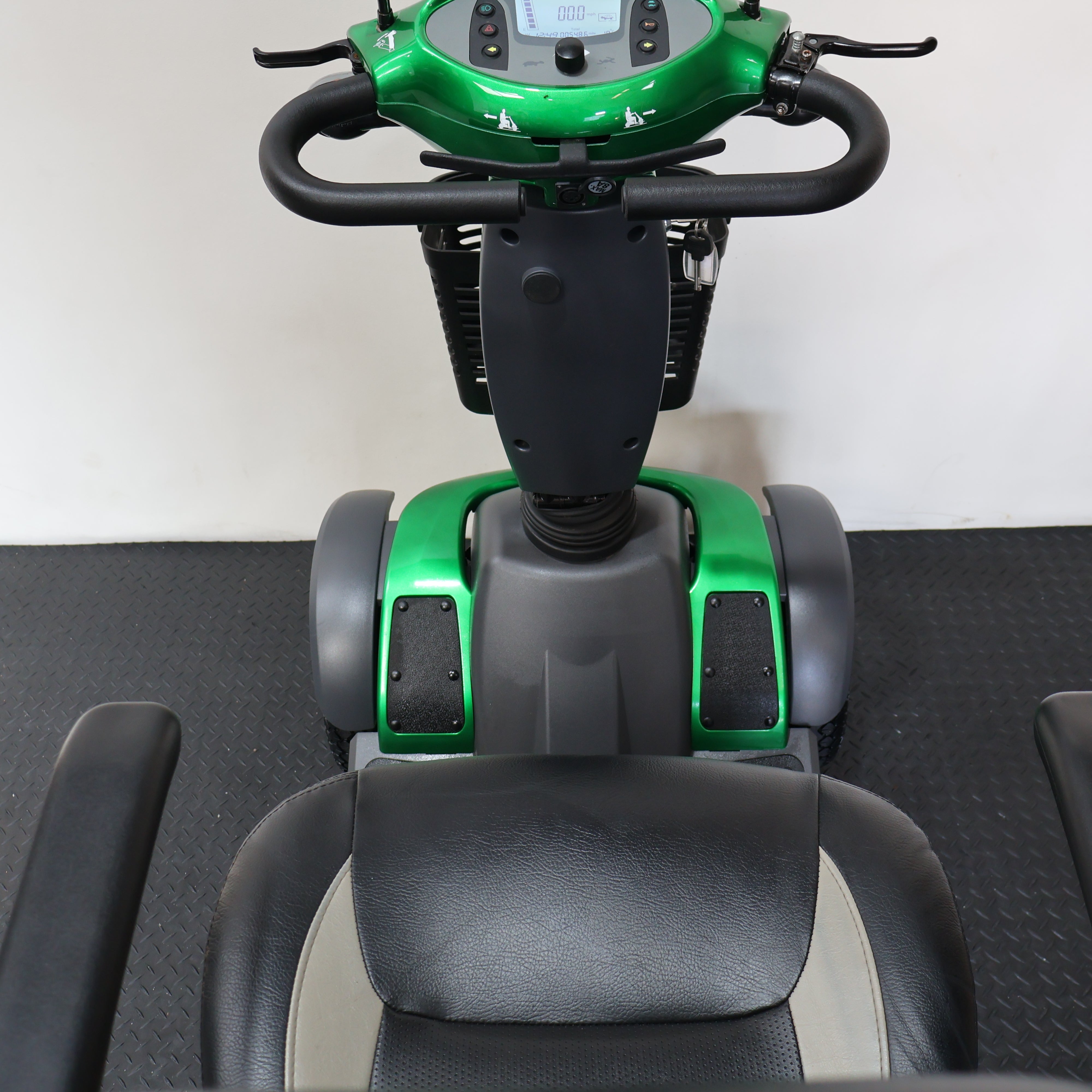 Vanos Galaxy 2 Electric Mobility Scooter 8mph All Terrain Green - Humber Mobility Centre