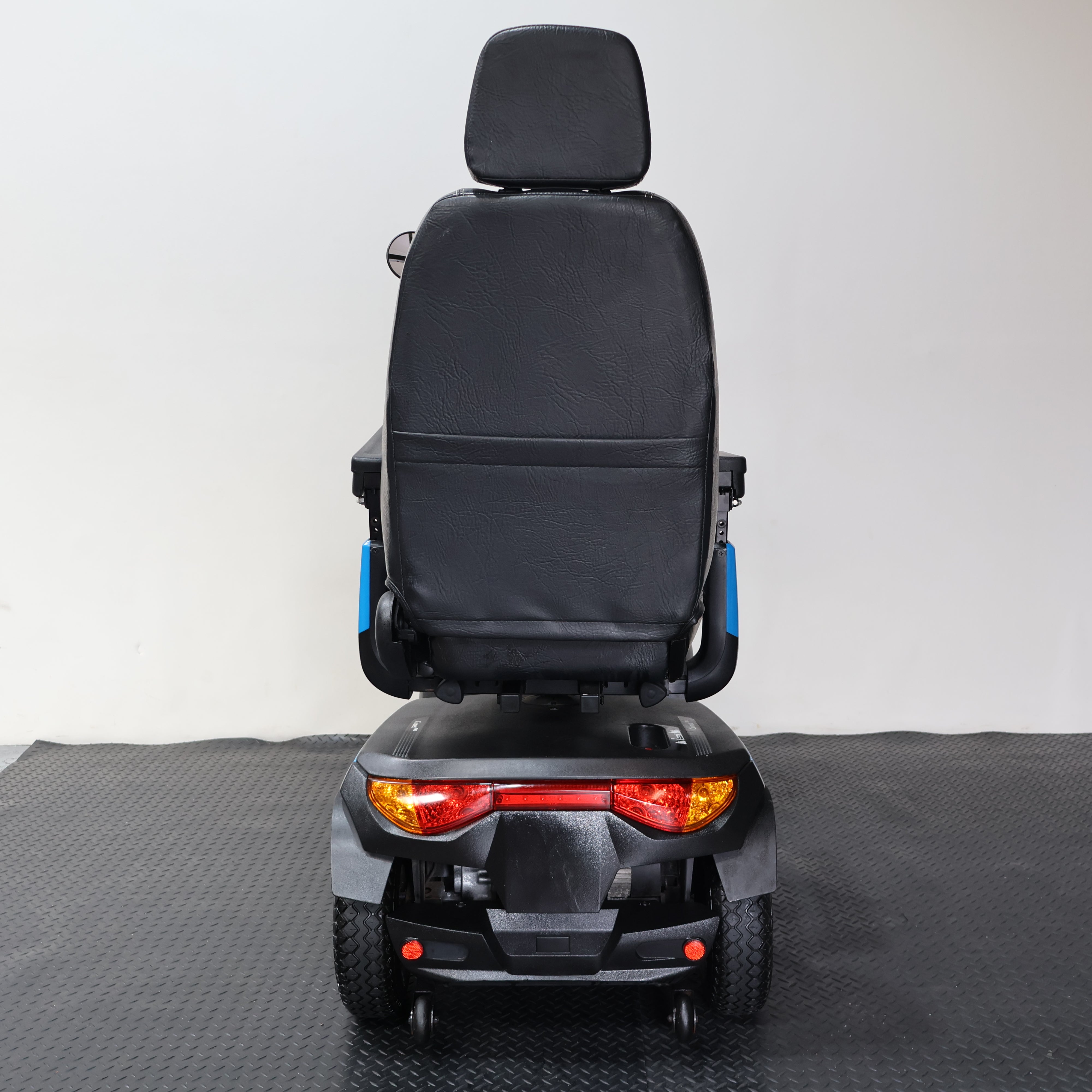 Invacare Comet Pro 8mph Mobility Scooter - Humber Mobility Centre