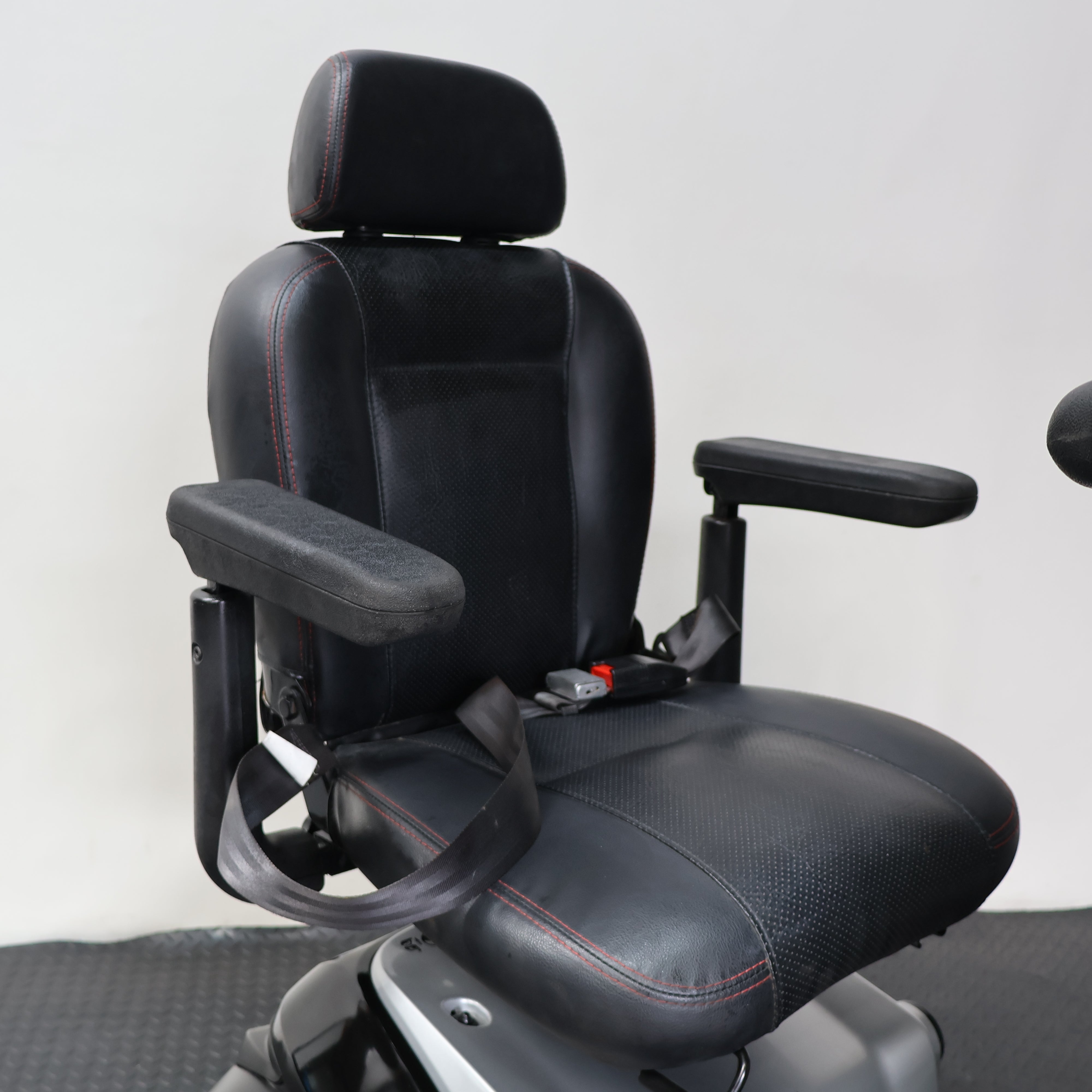 Kymco Agility Electric Mobility Scooter Road Legal 8mph - Humber Mobility Centre