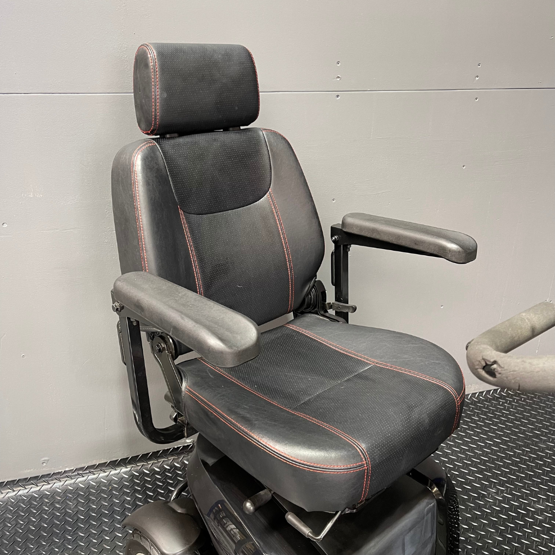 Kymco Komfy 8 Mid Size Black Electric Mobility Scooter 8mph - Humber Mobility Centre