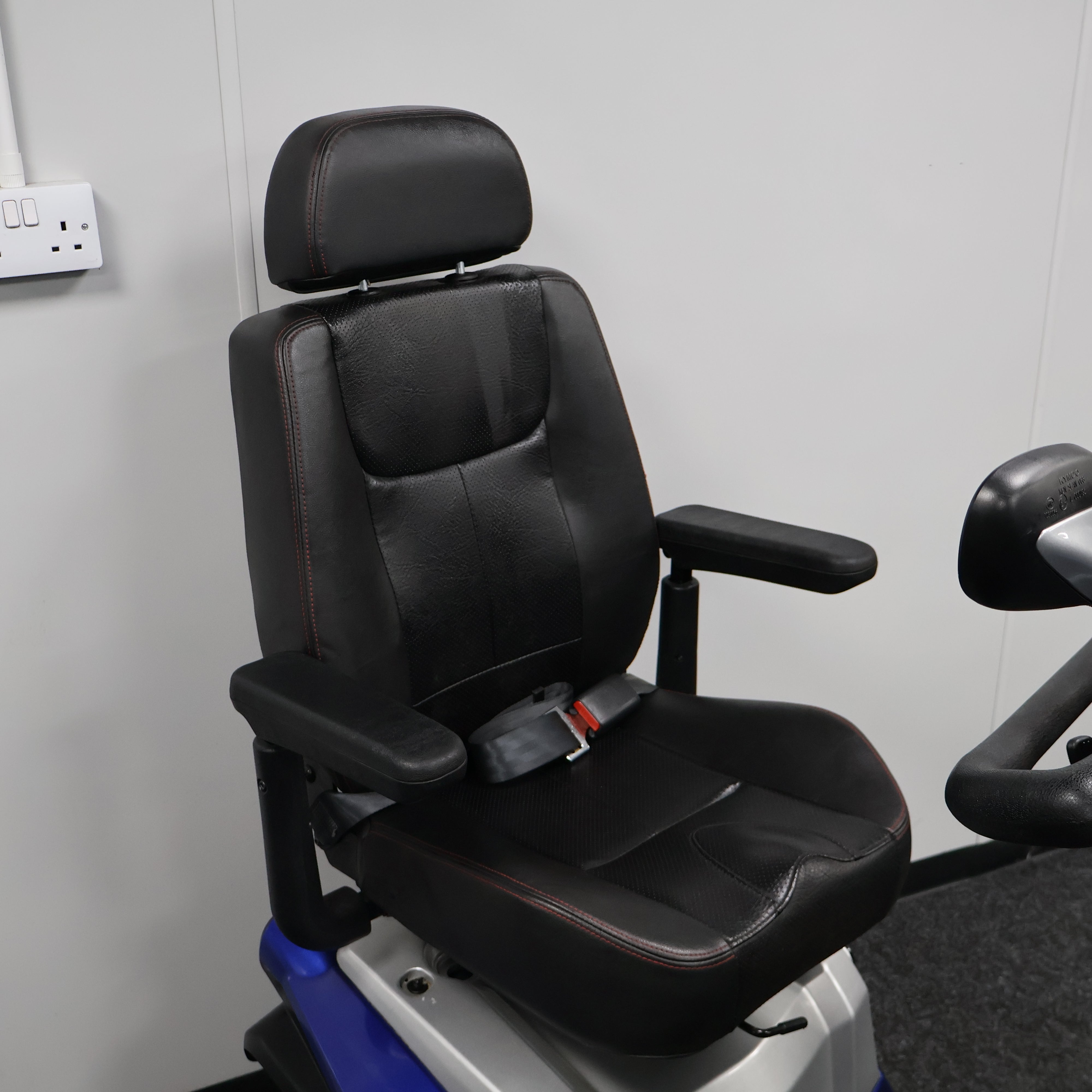 Kymco Maxer Electric Mobility Scooter All Terrain  8mph - Humber Mobility Centre