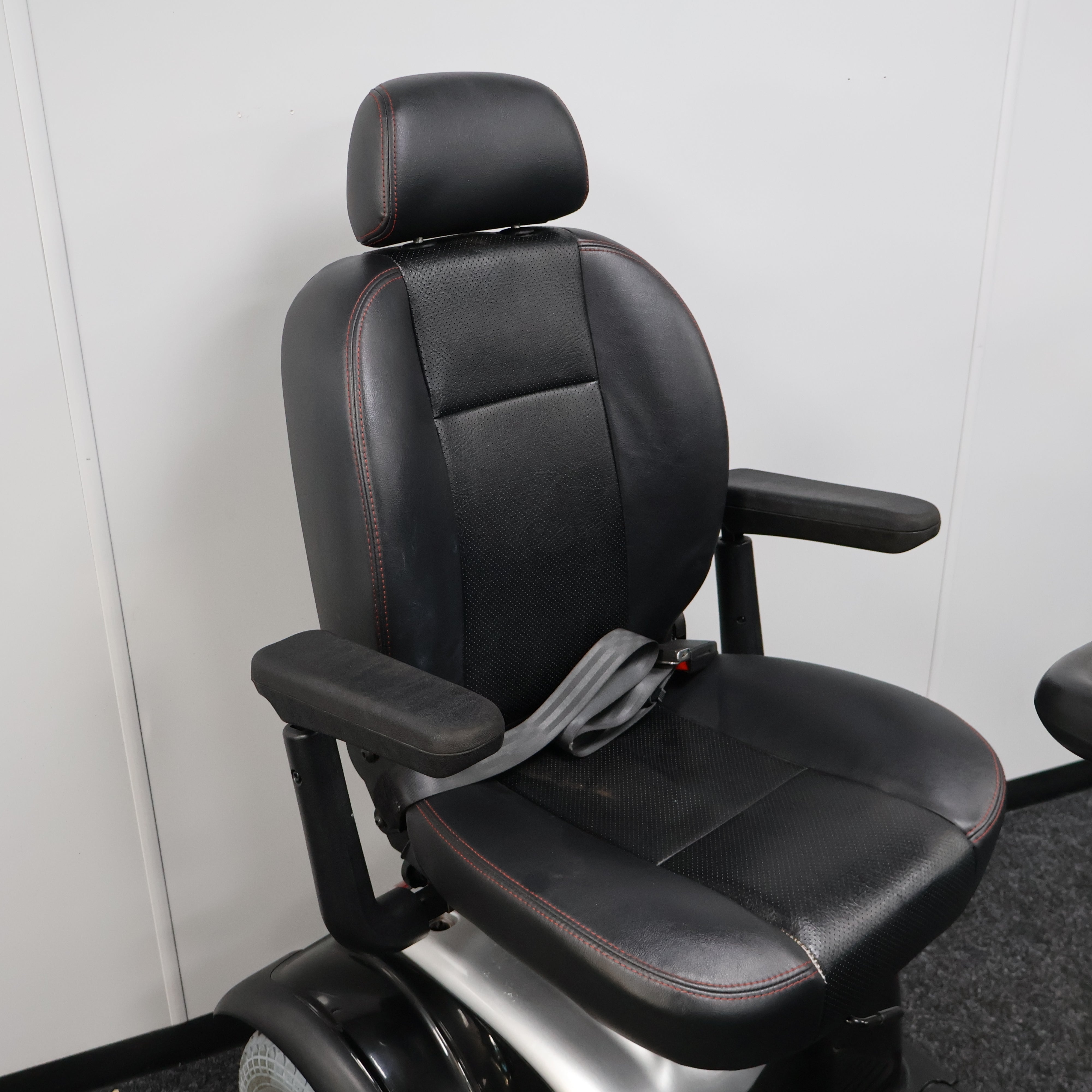 Kymco Maxi XLS Black Electric Mobility Scooter 8mph - Humber Mobility Centre