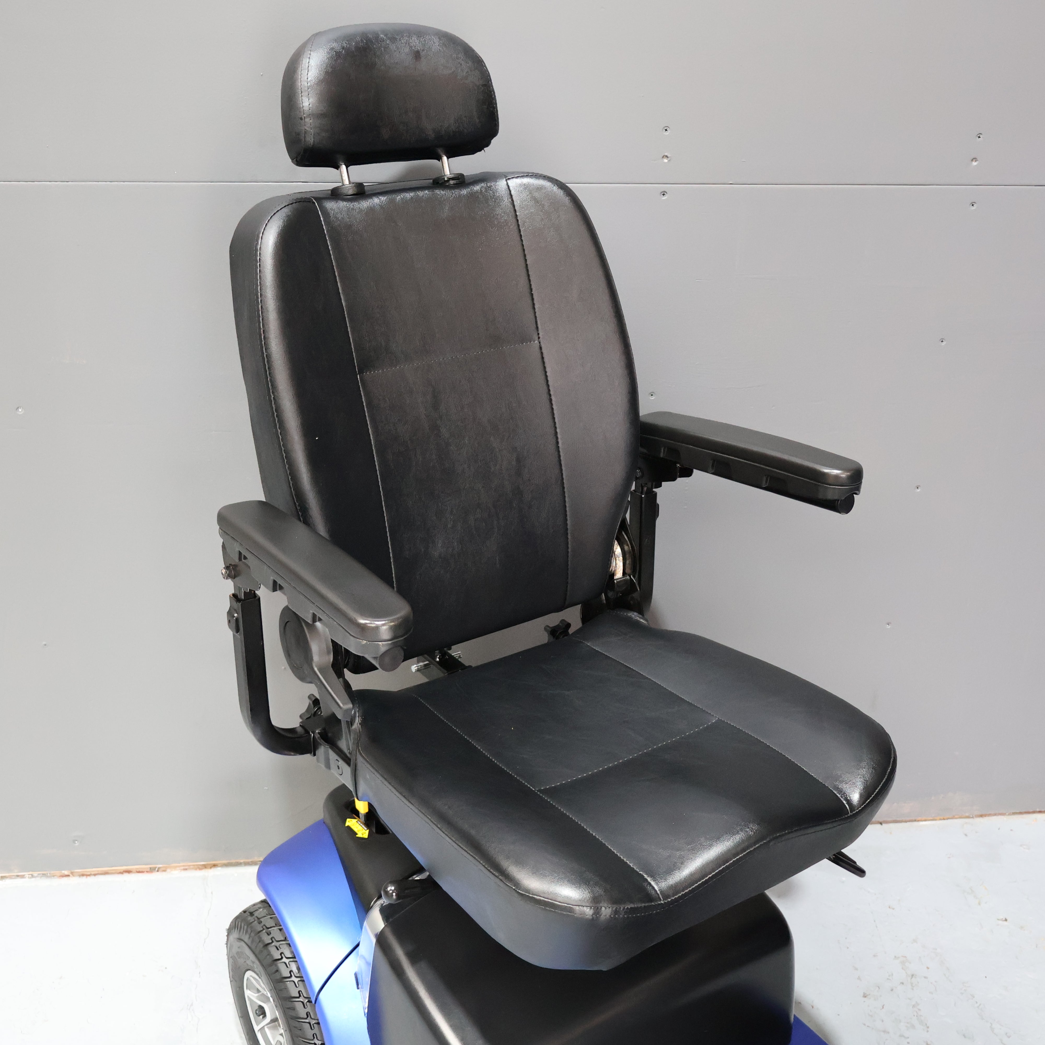 Pride Colt Deluxe 2.0 Mid Size Electric Mobility Scooter 6.25mph