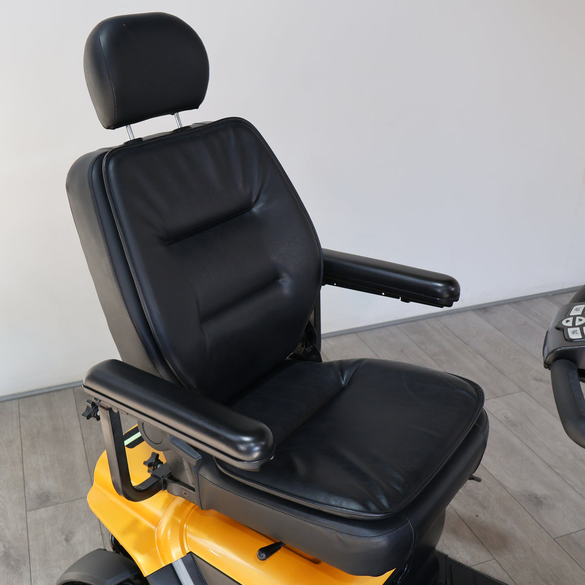 Pride Colt Executive Electric Mobility Scooter 8mph - Humber Mobility Centre