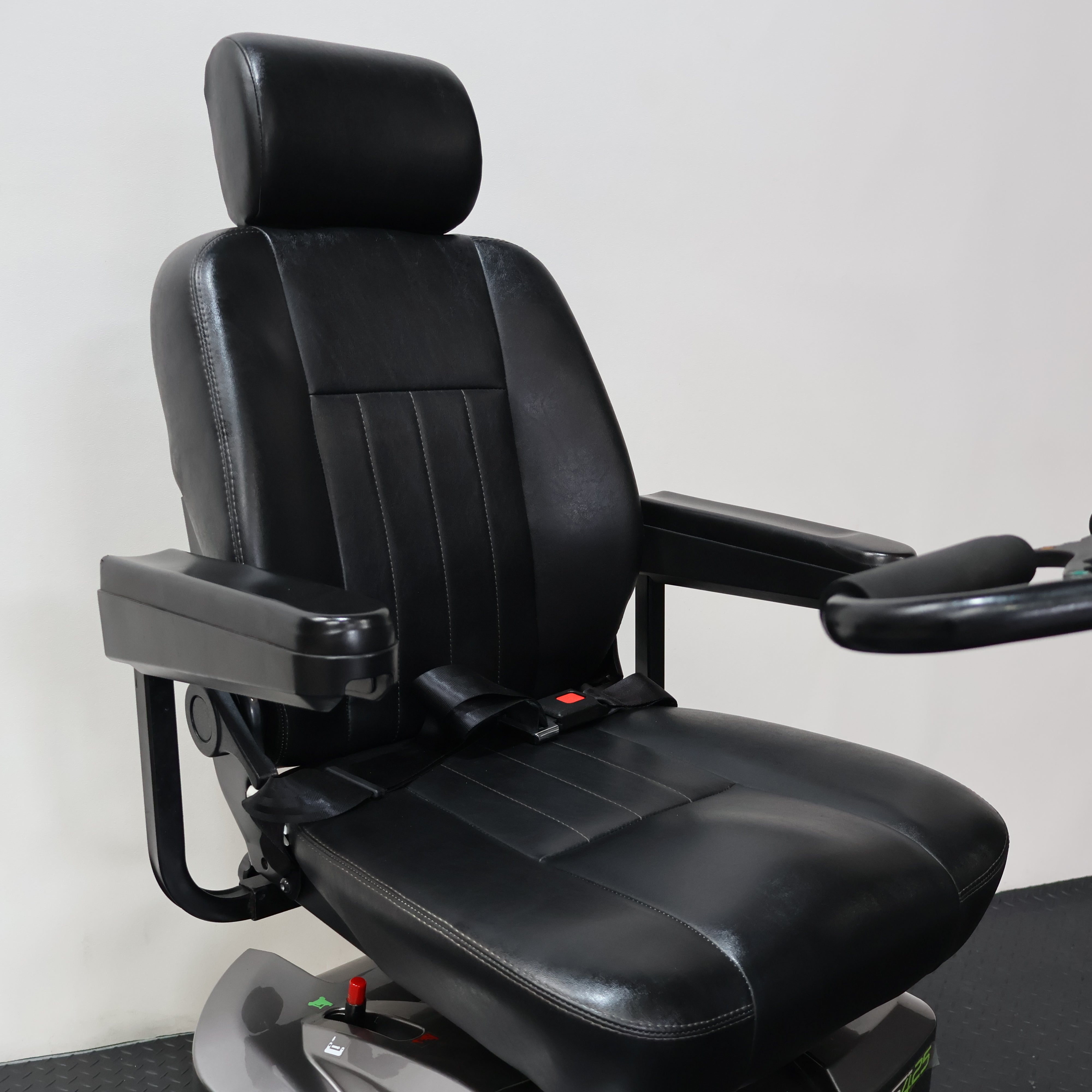 Sterling S425 Mobility Scooter 8mph - Humber Mobility Centre